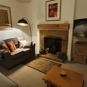 Charming 2-Bed Kaitness Cottage In Skipton Skipton